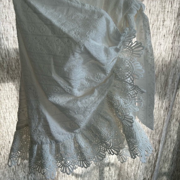 SELFIE LESLIE WHITE LACE TRIM WRAP DRESS MED - Picture 4 of 8